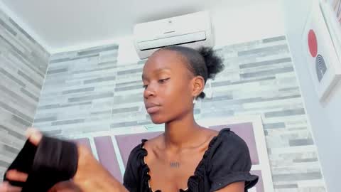 Alana online show from October 28, 2025, 6:43 pm