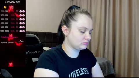 Julia online show from December 18, 2025, 2:39 am