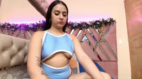 Alana Flores online show from December 15, 2024, 7:10 pm