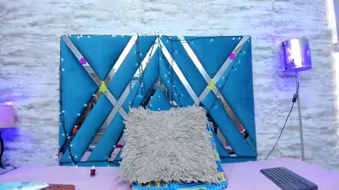 Alana Flores online show from December 20, 2024, 1:11 pm