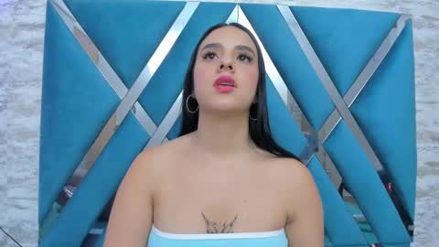 Alana Flores online show from February 13, 2025, 5:44 pm