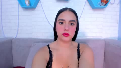 Alana Flores online show from March 11, 2025, 11:33 am