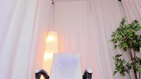 Alana silvana online show from February 18, 2025, 3:43 pm