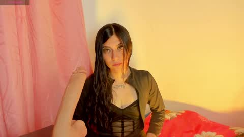 Snapshot of alanalois_ chatting on May 14, 2026, 4:19 am ALANA Please follow me online show from May 14, 2026, 4:19 am