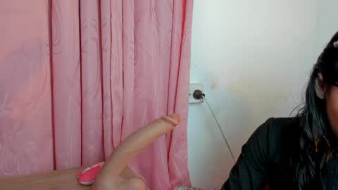 Snapshot of alanalois_ chatting on May 28, 2026, 2:53 am ALANA Please follow me online show from May 28, 2026, 2:53 am