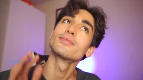 idenavarre online show from December 4, 2024, 10:19 pm