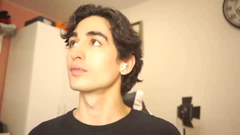 idenavarre online show from February 15, 2025, 10:31 pm