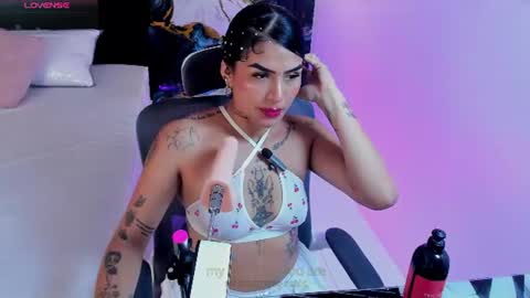 Snapshot of alanna_wild chatting on June 18, 2026, 6:01 pm Alana online show from June 18, 2026, 6:01 pm