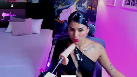 Snapshot of alanna_wild chatting on June 19, 2026, 7:50 pm Alana online show from June 19, 2026, 7:50 pm