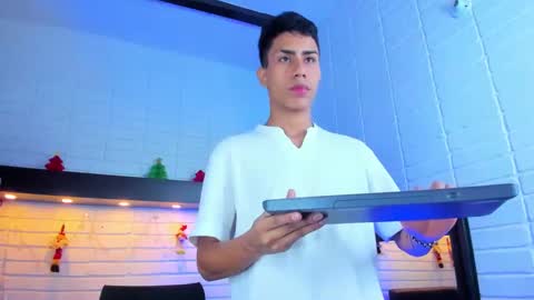 alannaughty_ online show from December 4, 2024, 9:13 pm