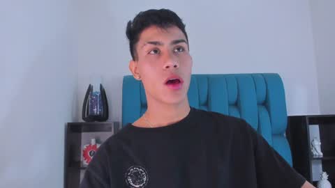 alannaughty_ online show from January 6, 2025, 9:22 pm