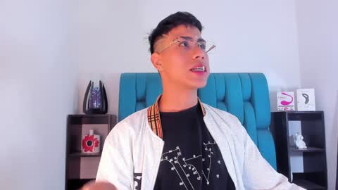 alannaughty_ online show from January 19, 2025, 1:00 am