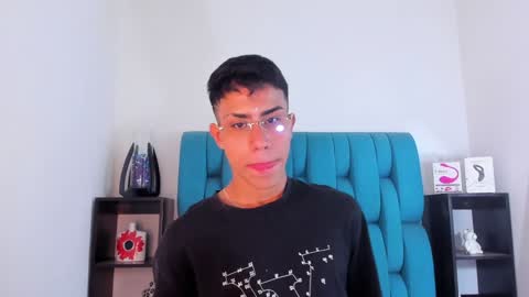 alannaughty_ online show from January 19, 2025, 4:01 am