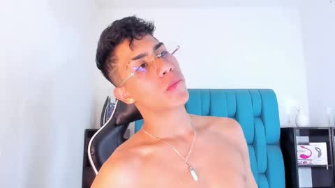 alannaughty_ online show from February 26, 2025, 9:05 pm