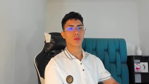 alannaughty_ online show from March 2, 2025, 3:02 am