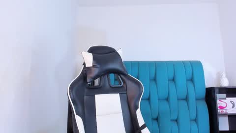 alannaughty_ online show from March 6, 2025, 8:27 pm