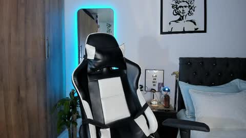 alannaughty_ online show from April 11, 2026, 1:10 am