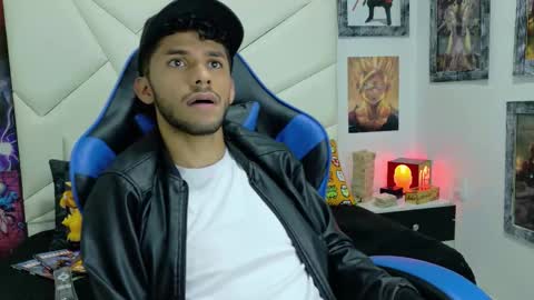 alanvilla_lobo online show from October 10, 2025, 7:35 pm