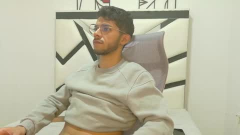 alanvilla_lobo online show from October 11, 2025, 7:34 pm
