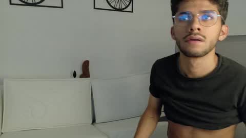 alanvilla_lobo online show from October 17, 2025, 7:16 pm
