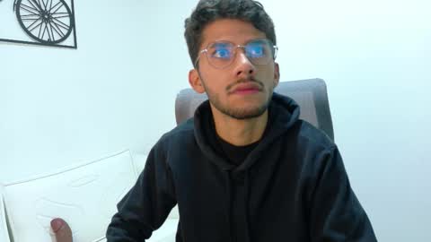 alanvilla_lobo online show from October 18, 2025, 12:28 pm