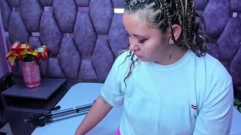 AlaSmith  online show from December 5, 2025, 1:58 am