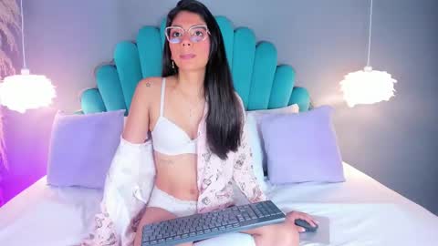 Alassia Hocthner online show from September 13, 2025, 11:32 am