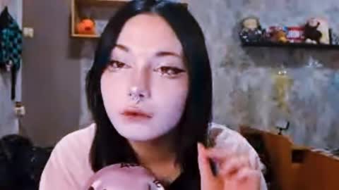 Im Katrina online show from November 30, 2025, 3:38 pm