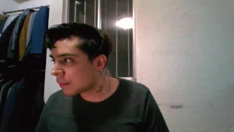 albertoarenas16 online show from April 9, 2026, 6:19 am