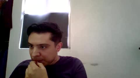 albertoarenas16 online show from May 7, 2026, 8:58 pm