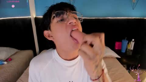 ale_aurarashi online show from September 17, 2025, 1:51 am