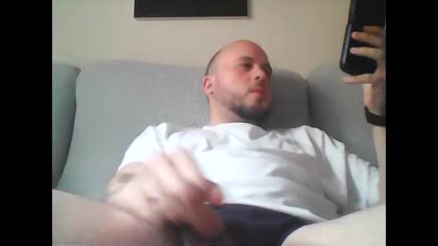 Snapshot of aleeexxxx4u chatting on March 9, 2026, 9:35 am aleeexxxx4u online show from March 9, 2026, 9:35 am