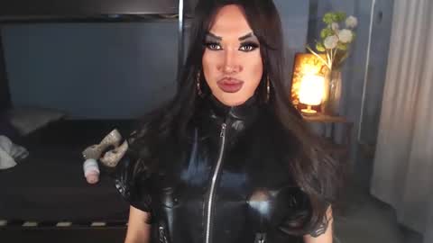 aleinacroft online show from February 3, 2025, 8:35 pm