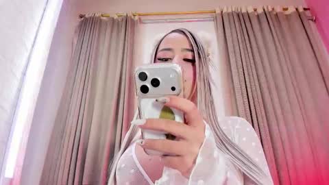 Aleja Hill online show from November 2, 2025, 3:47 pm