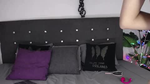 Alejandra online show from November 25, 2025, 12:49 pm