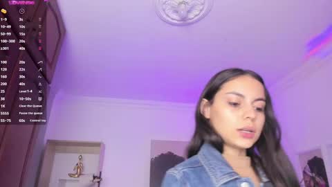 Alejandra online show from February 12, 2025, 11:07 am