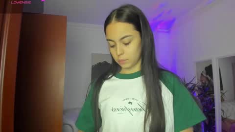 Alejandra online show from March 1, 2025, 11:28 am