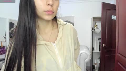 Alejandra online show from March 5, 2025, 11:28 am