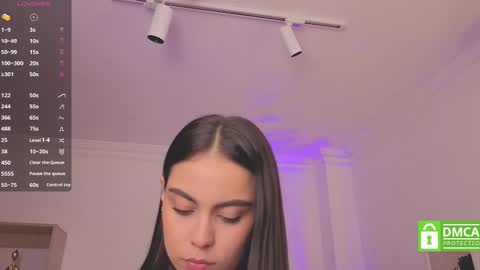 Alejandra online show from October 4, 2025, 11:52 am