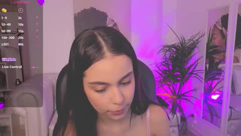 Alejandra online show from November 12, 2025, 12:05 pm