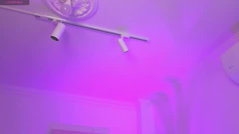 Alejandra online show from November 17, 2025, 11:05 am