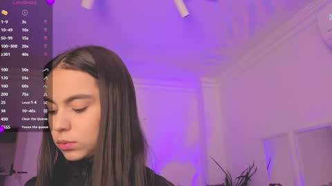 Alejandra online show from April 17, 2026, 11:46 am