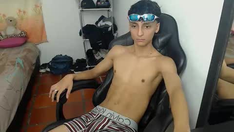 alejandro_cutee online show from November 25, 2025, 2:22 am