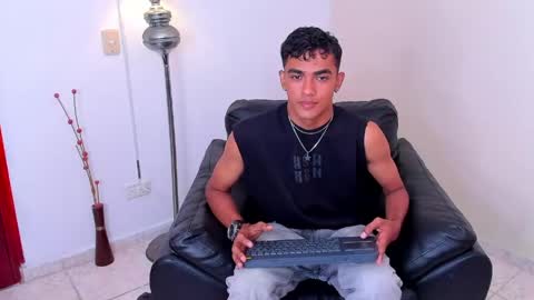 Snapshot of alejandro_williams chatting on May 25, 2026, 8:37 pm Alejandro williams online show from May 25, 2026, 8:37 pm