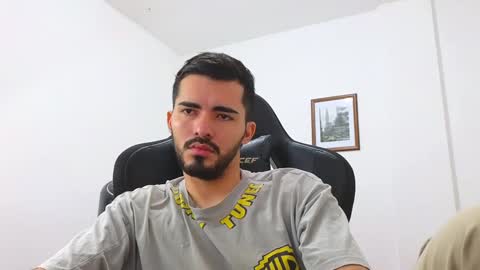 alejandroo_7 online show from December 29, 2024, 8:04 pm