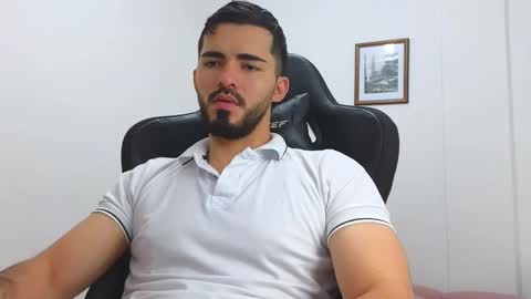 alejandroo_7 online show from February 20, 2025, 9:53 pm