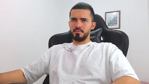 alejandroo_7 online show from March 12, 2025, 7:17 pm