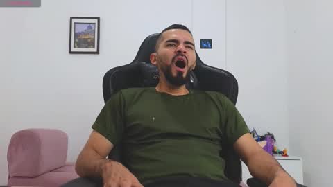 alejandroo_7 online show from February 12, 2026, 4:35 pm