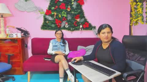 Snapshot of alejita_smithh chatting on December 22, 2025, 12:24 pm zoe and Kataleya online show from December 22, 2025, 12:24 pm