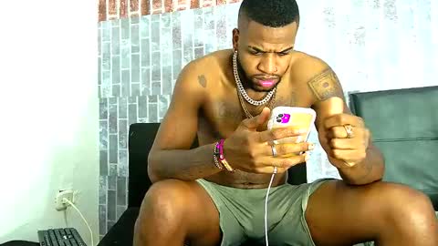 alejo_21cm online show from March 10, 2025, 7:10 am